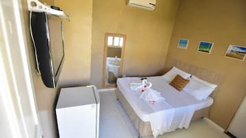 Decoración personalizada, tabla de planchar con plancha y wifi gratis