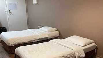 Triple Room | Desk, blackout drapes, soundproofing, free cribs/infant beds