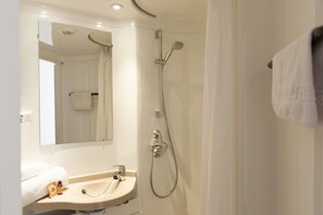 Shower - Auberge de jeunesse HI Bordeaux-Blanquefort (Ex Otellia) (Blanquefort)