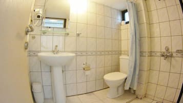 Ducha, artículos de tocador gratuitos, secador de pelo, toallas