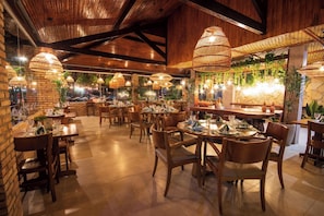 Breakfast, lunch, dinner served; Regional cuisine, beach views
