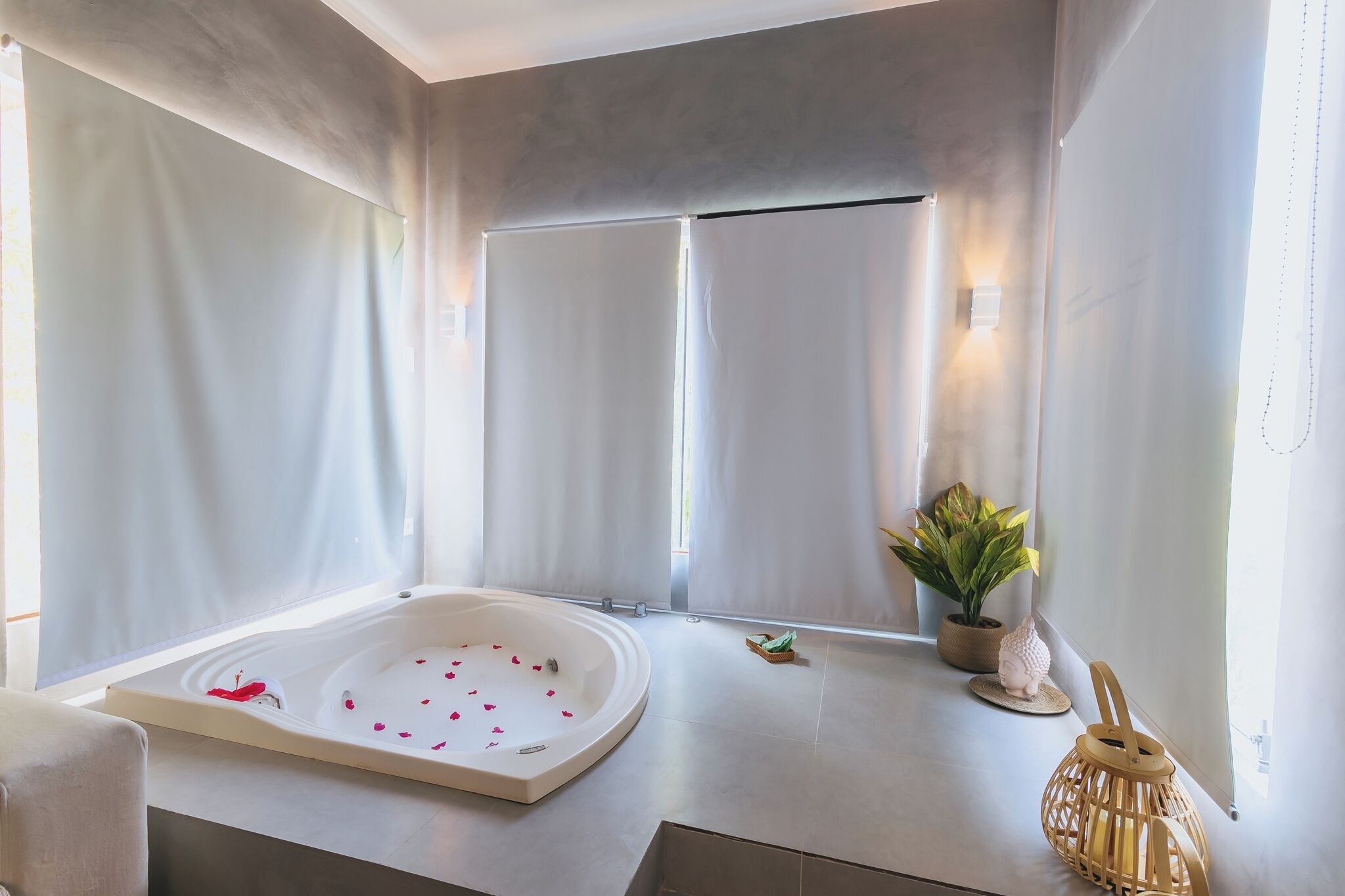 honeymoon suite | 1 bedroom, minibar, in-room safe, blackout curtains