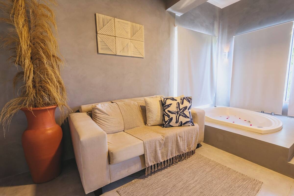 honeymoon suite | 1 bedroom, minibar, in-room safe, blackout curtains