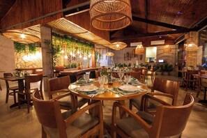 Café da manhã, almoço e jantar