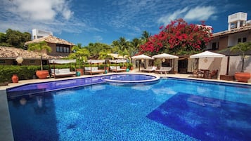 Outdoor pool, pool umbrellas, sun loungers