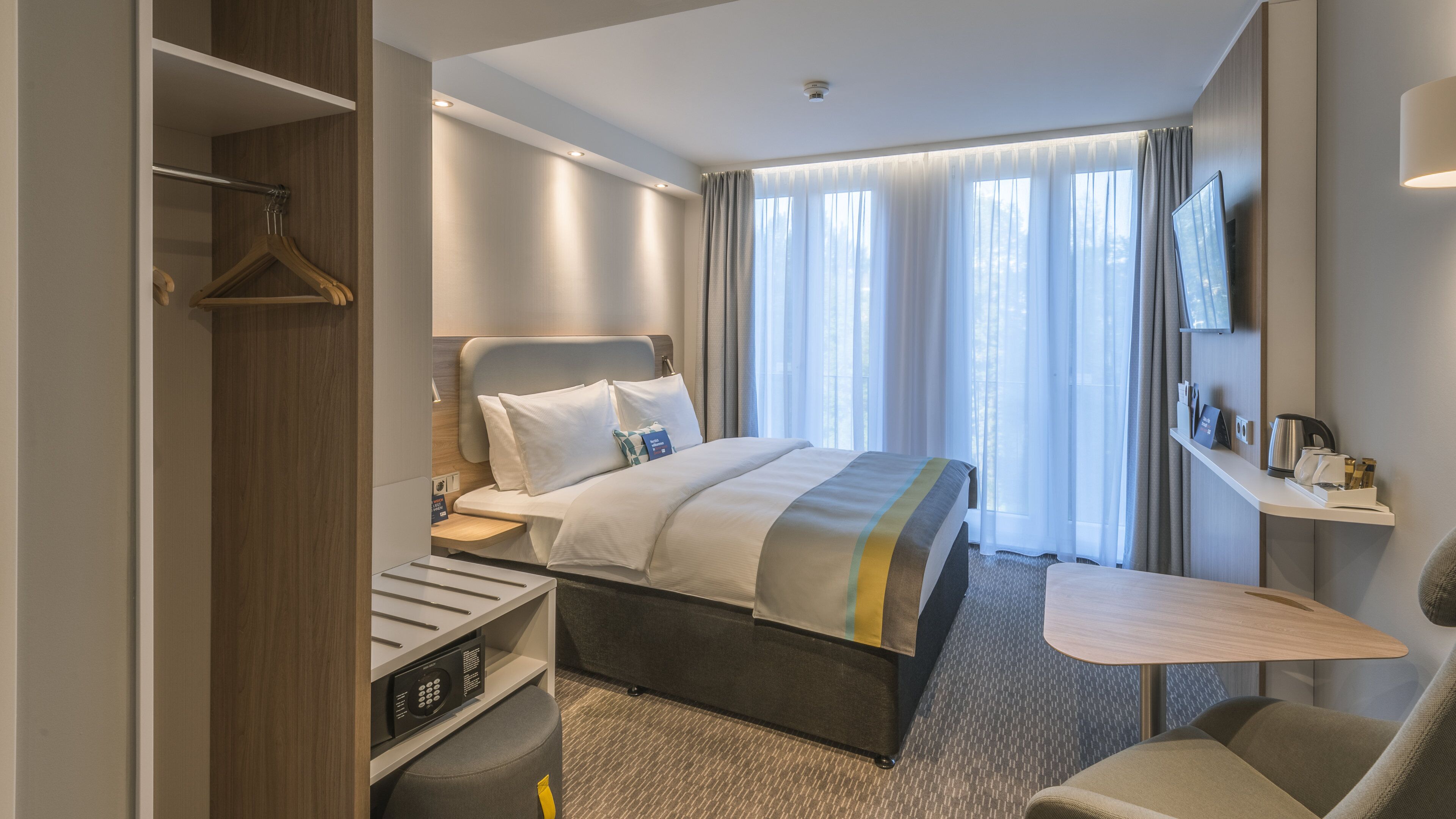 1 bedroom, desk, iron/ironing board, free cots/infant beds