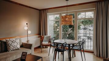 Kondominium | Didekorasi berbeda-beda dan dilengkapi dengan perabotan berbeda-beda