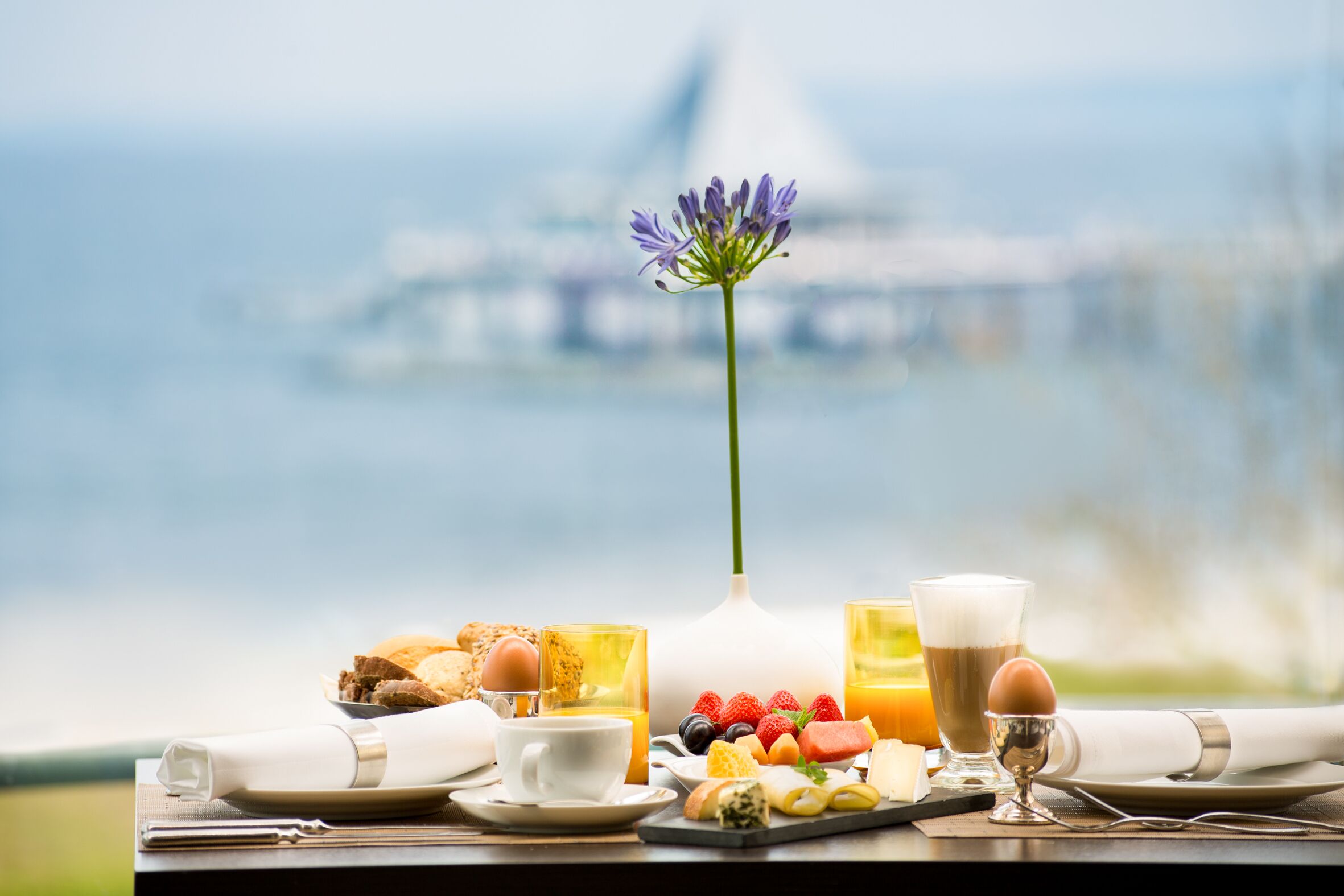 Petit déjeuner buffet (26 EUR par personne)