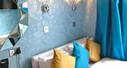 Crompton Guest House