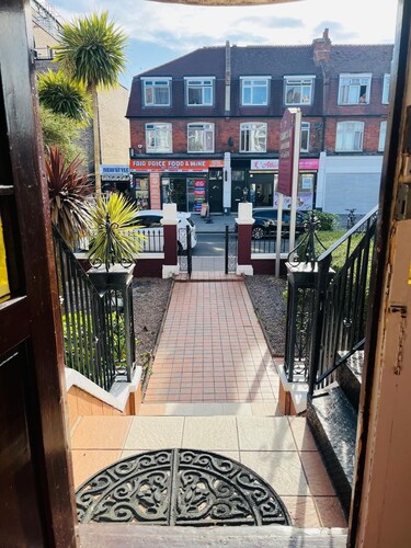 Crompton Guest House