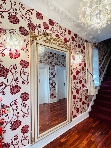 Crompton Guest House