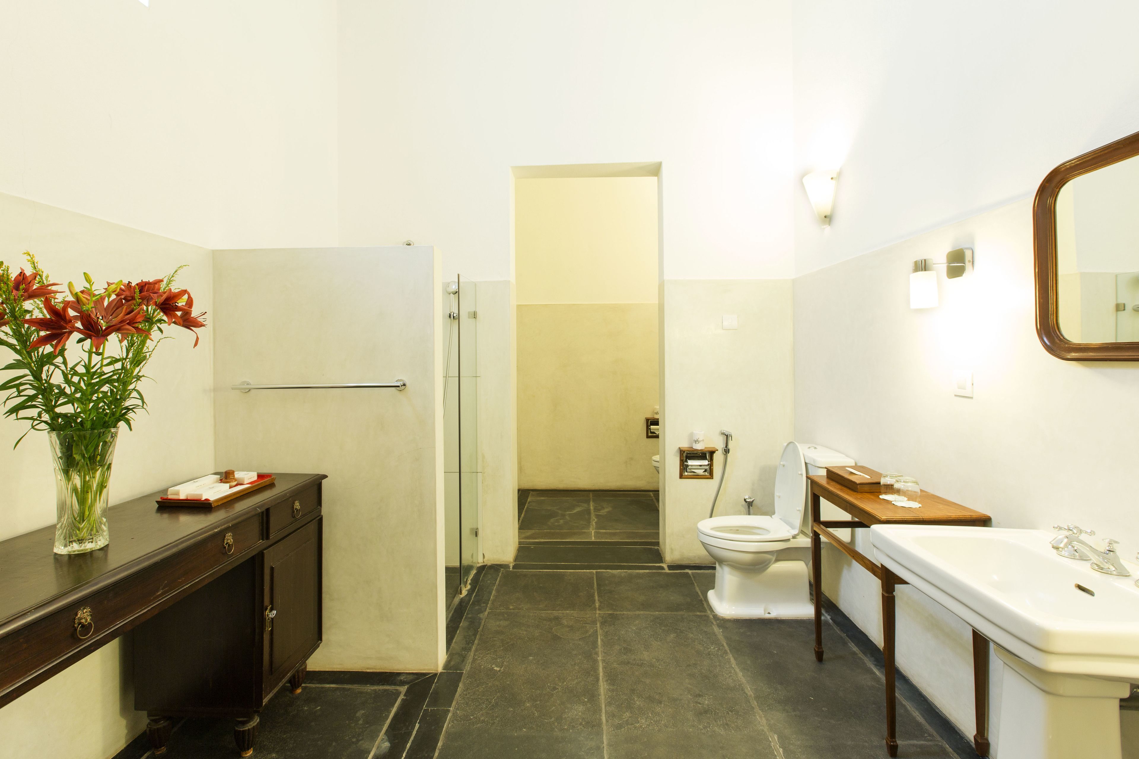 palais chambre deluxe with private terrace | bathroom | free toiletries, hair dryer, bathrobes, slippers