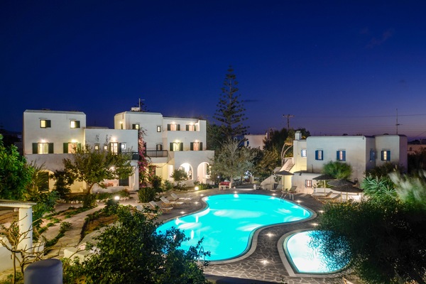 2 outdoor pools, sun loungers