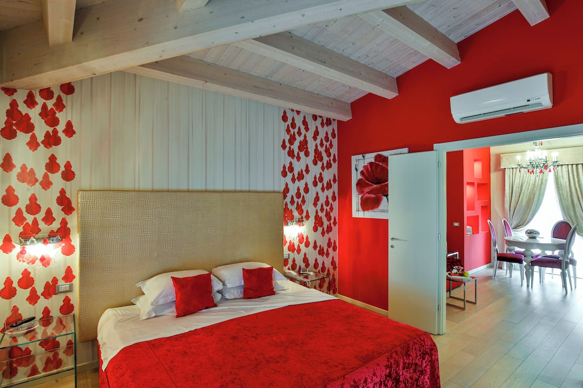 Suite | 1 bedroom, hypo-allergenic bedding, down comforters, minibar