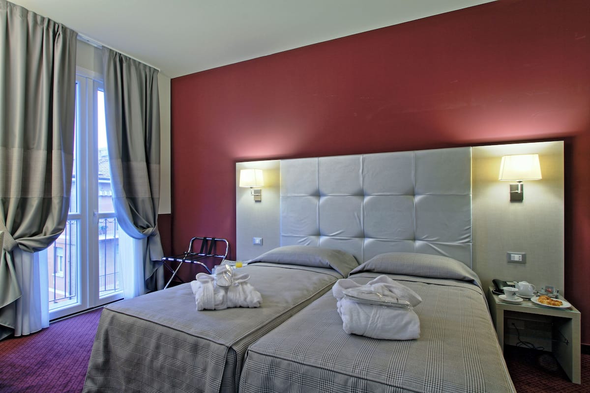 1 bedroom, hypo-allergenic bedding, down comforters, minibar