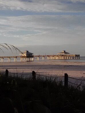 Beach nearby, kayaking - Silver Sands Villas (Fort Myers Beach)