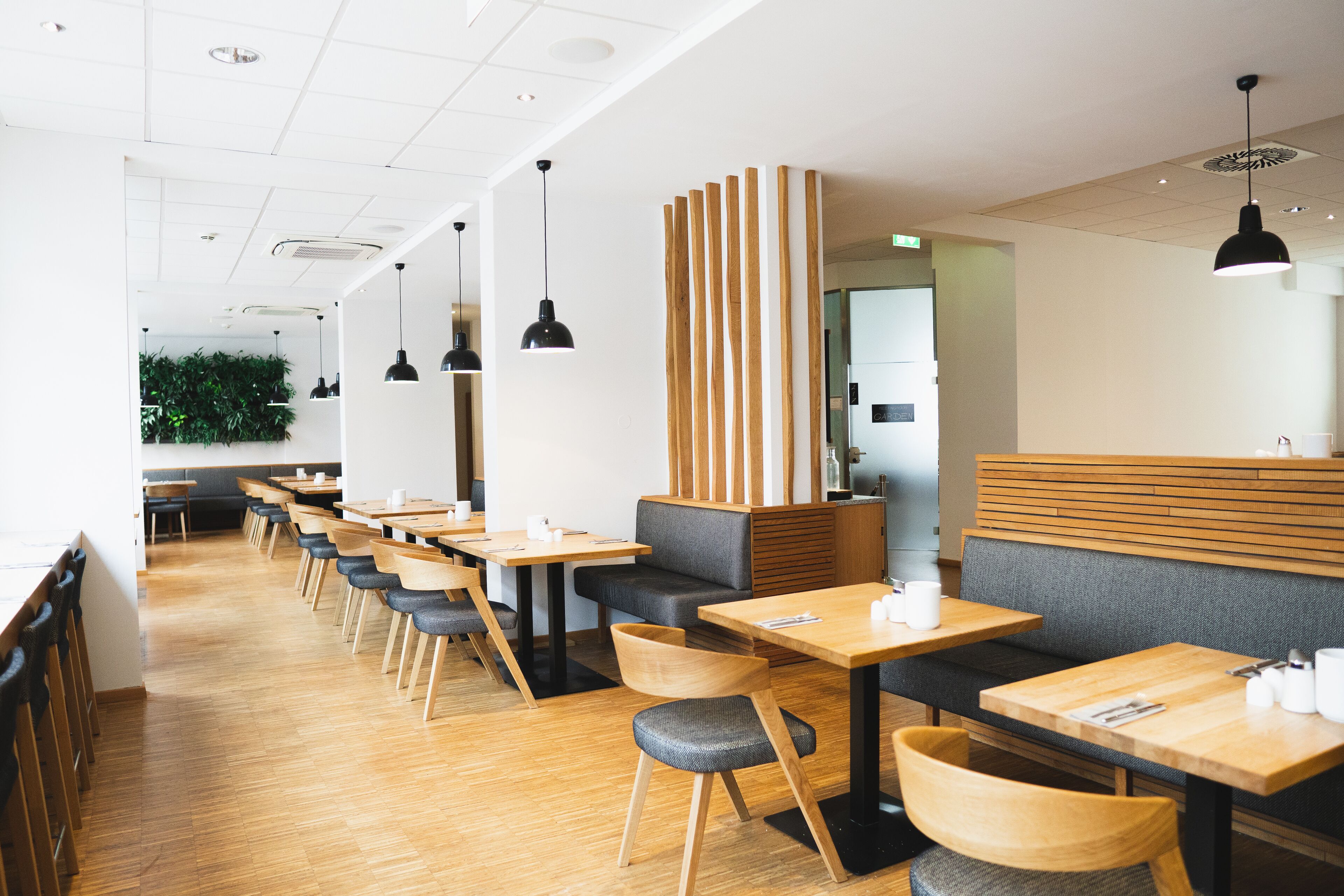 Tägliches Frühstücksbuffet (29 EUR pro Person)