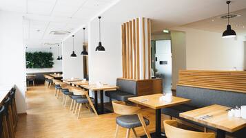 Frukostbuffé varje dag (EUR 29 per person)