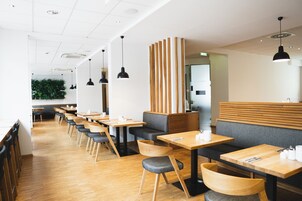 Café da manhã com buffet todos os dias mediante uma taxa