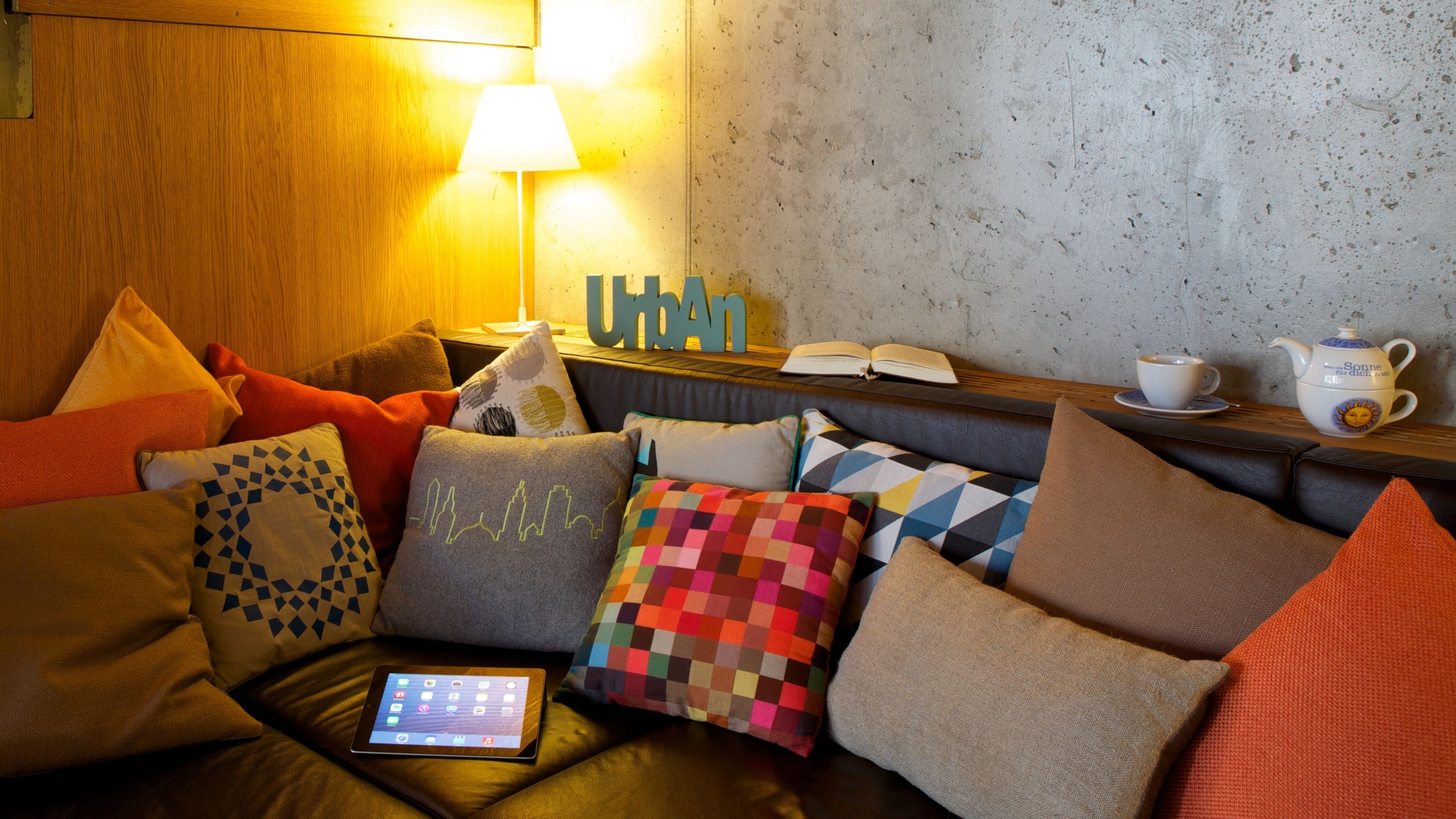 gastropub, al fresco dining, open daily