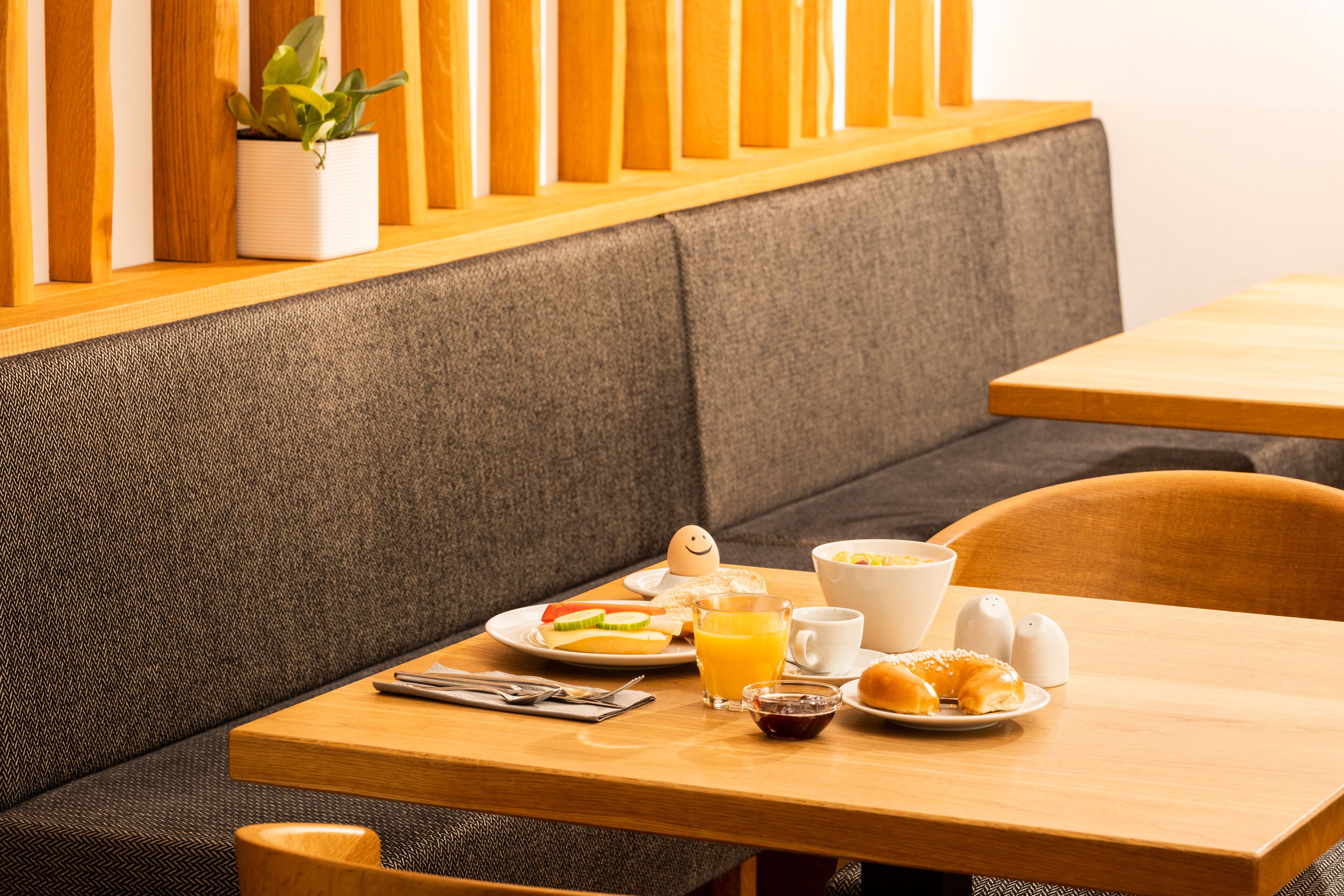 daily buffet breakfast (eur 29 per person)