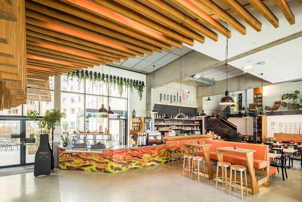 Gastro-pub, restauration en plein air, ouvert tous les jours