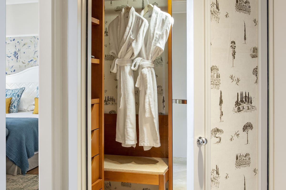 junior suite | minibar, in-room safe, desk, blackout curtains