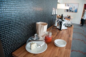 Café da manhã, almoço e jantar; culinária regional 