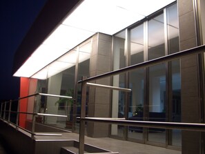 Façade de l’hébergement - soirée/nuit