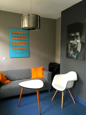 Lobby sitting area - Cloud Hostel (Warsaw)