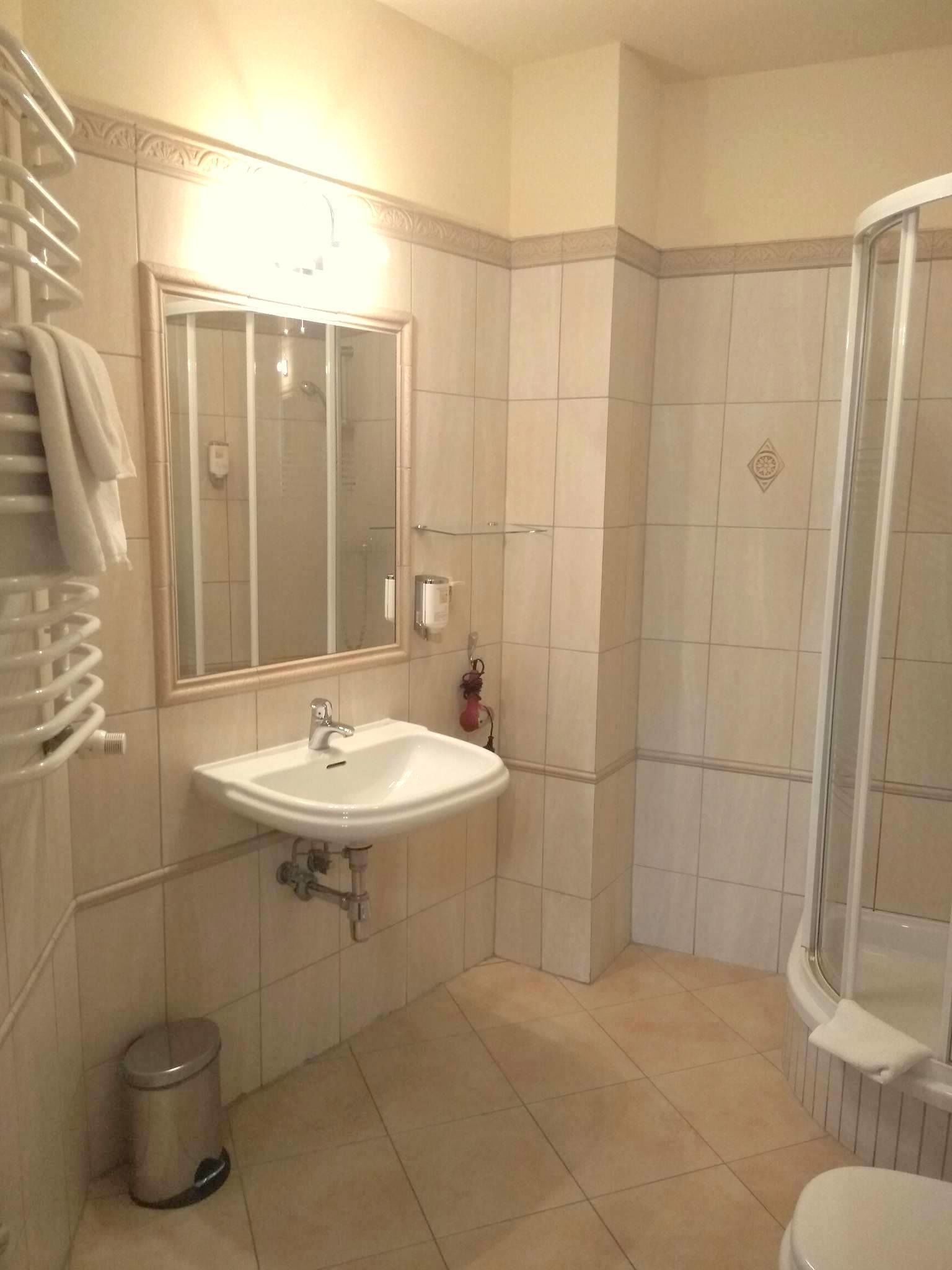 apartment | bathroom | shower, free toiletries, towels