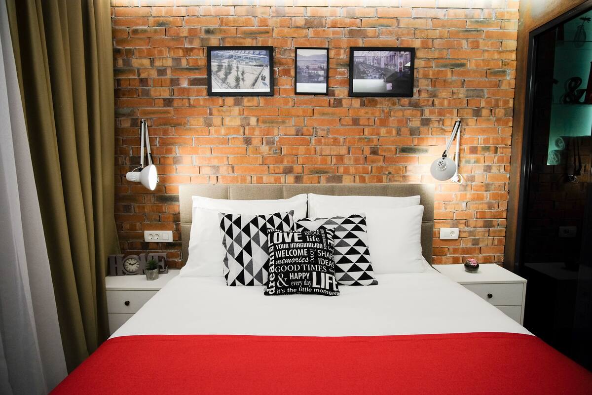 Premium bedding, minibar (some free items), in-room safe, desk