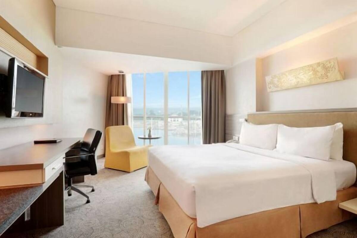 Premium bedding, in-room safe, desk, soundproofing
