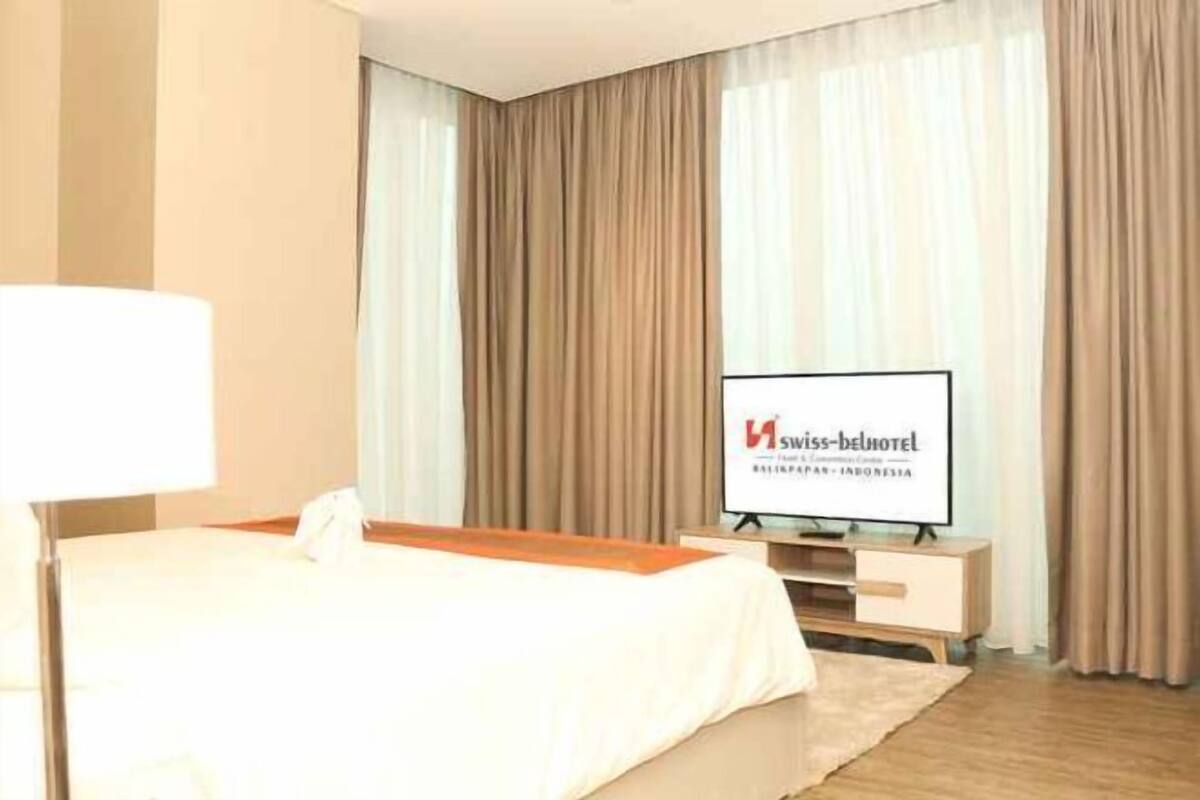 Premium bedding, in-room safe, desk, soundproofing