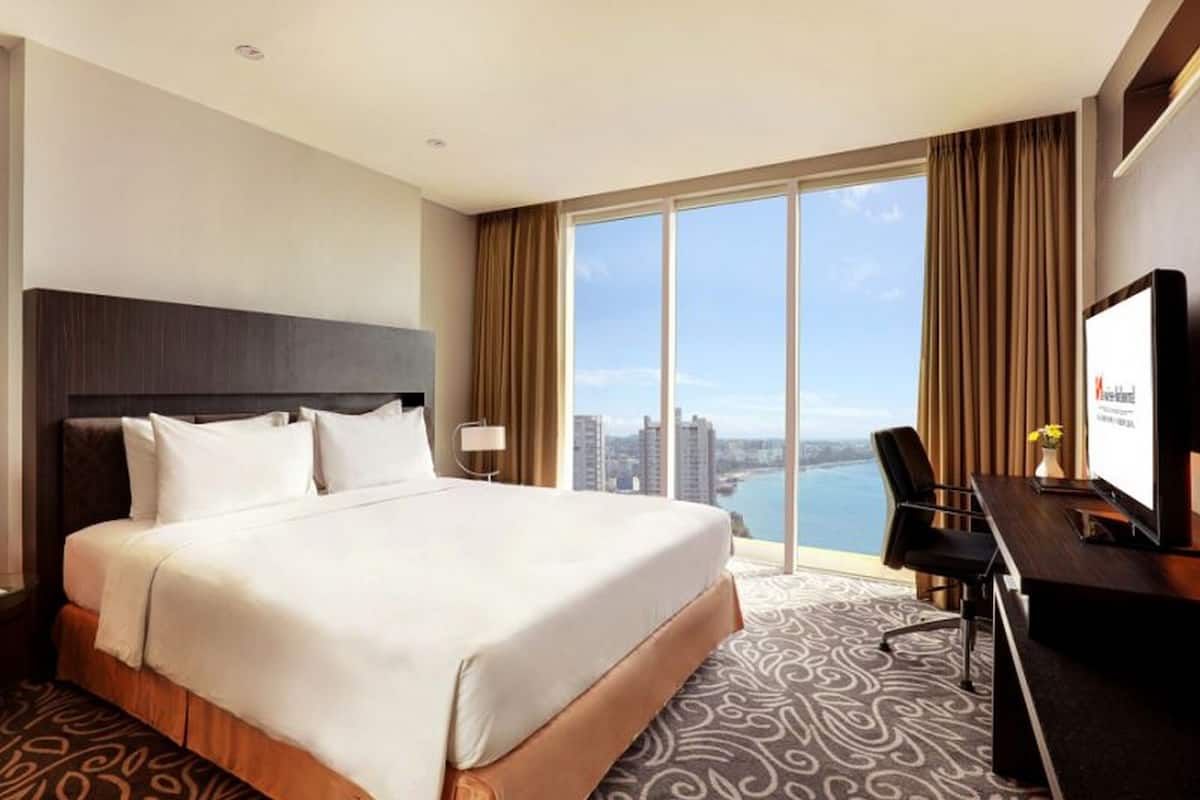 Premium bedding, in-room safe, desk, soundproofing