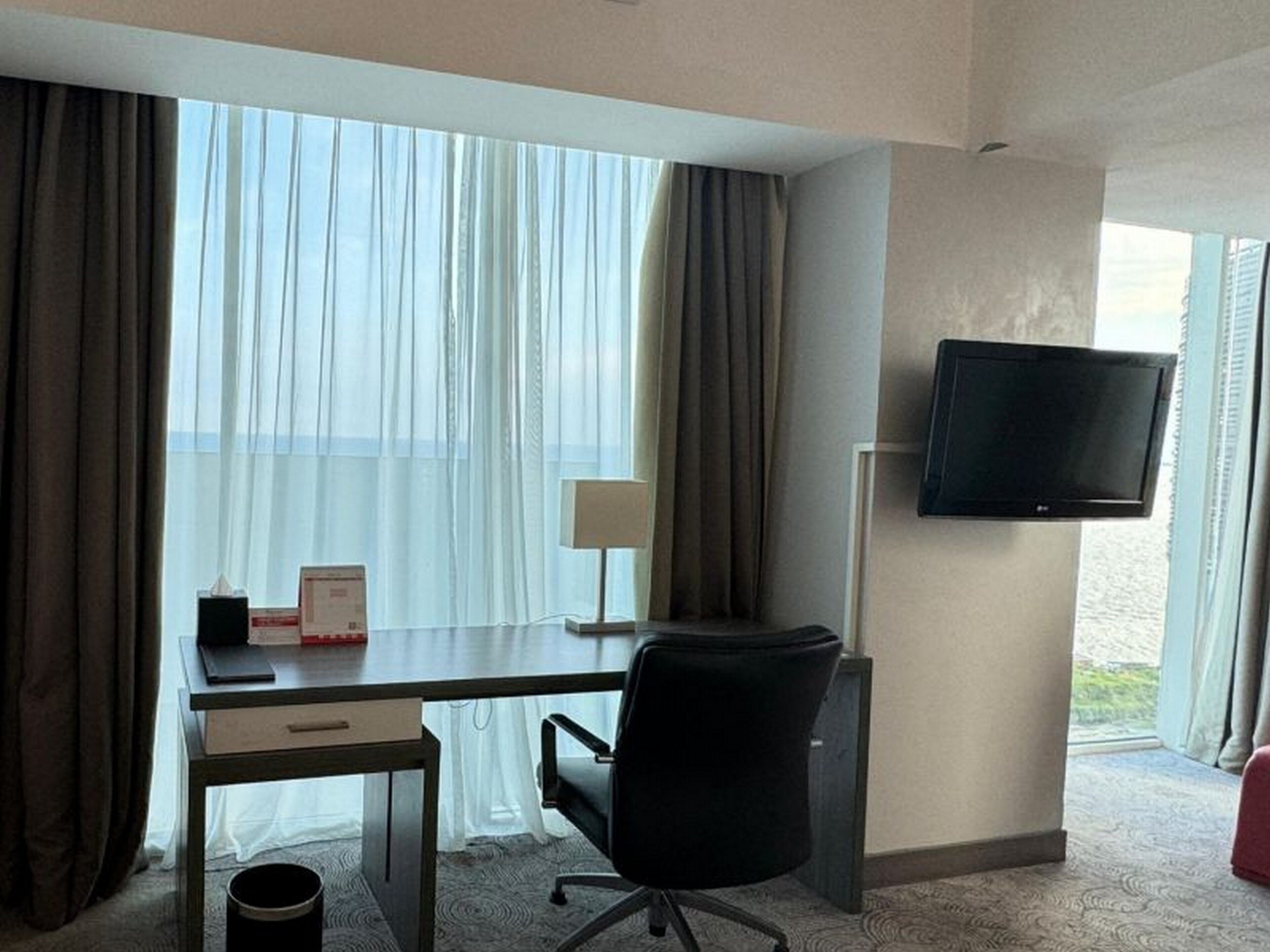 superior deluxe queen bed | premium bedding, in-room safe, desk, soundproofing