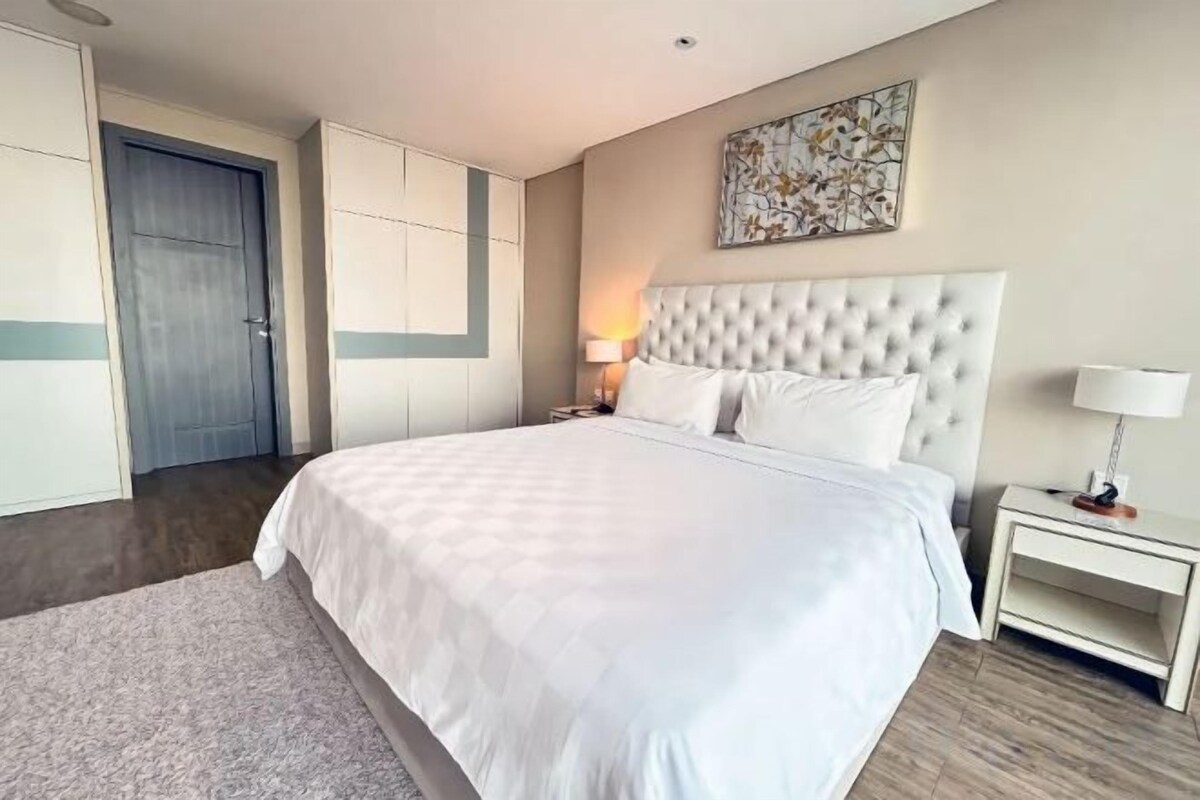 Premium bedding, in-room safe, desk, soundproofing