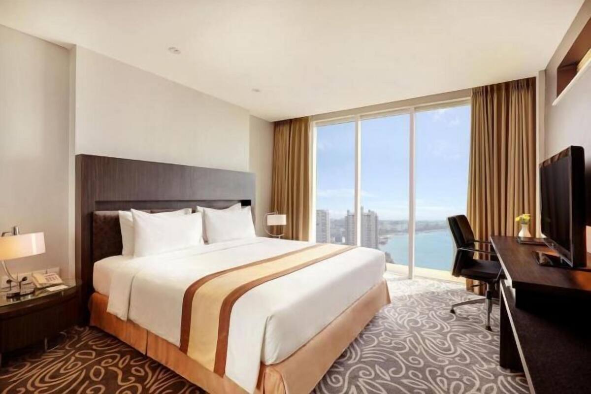 Premium bedding, in-room safe, desk, soundproofing