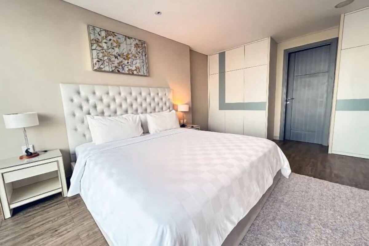 Premium bedding, in-room safe, desk, soundproofing