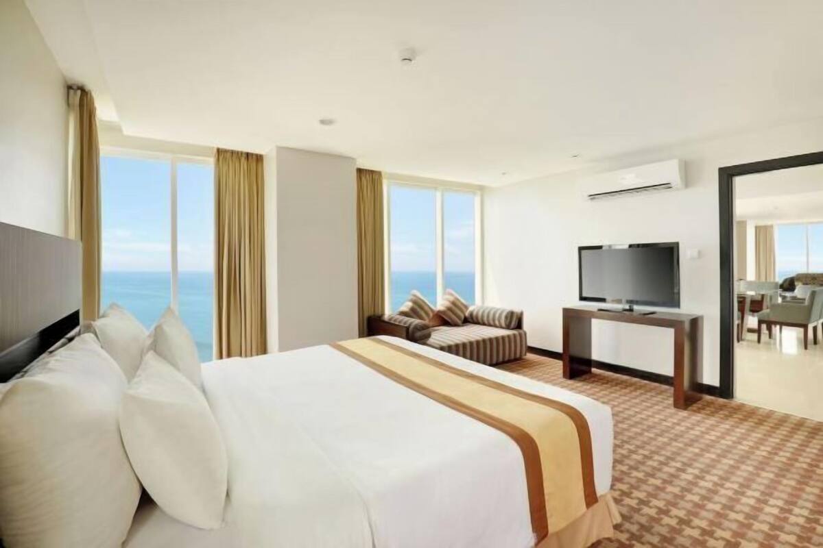 Premium bedding, in-room safe, desk, soundproofing