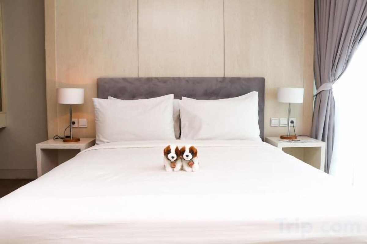 Premium bedding, in-room safe, desk, soundproofing