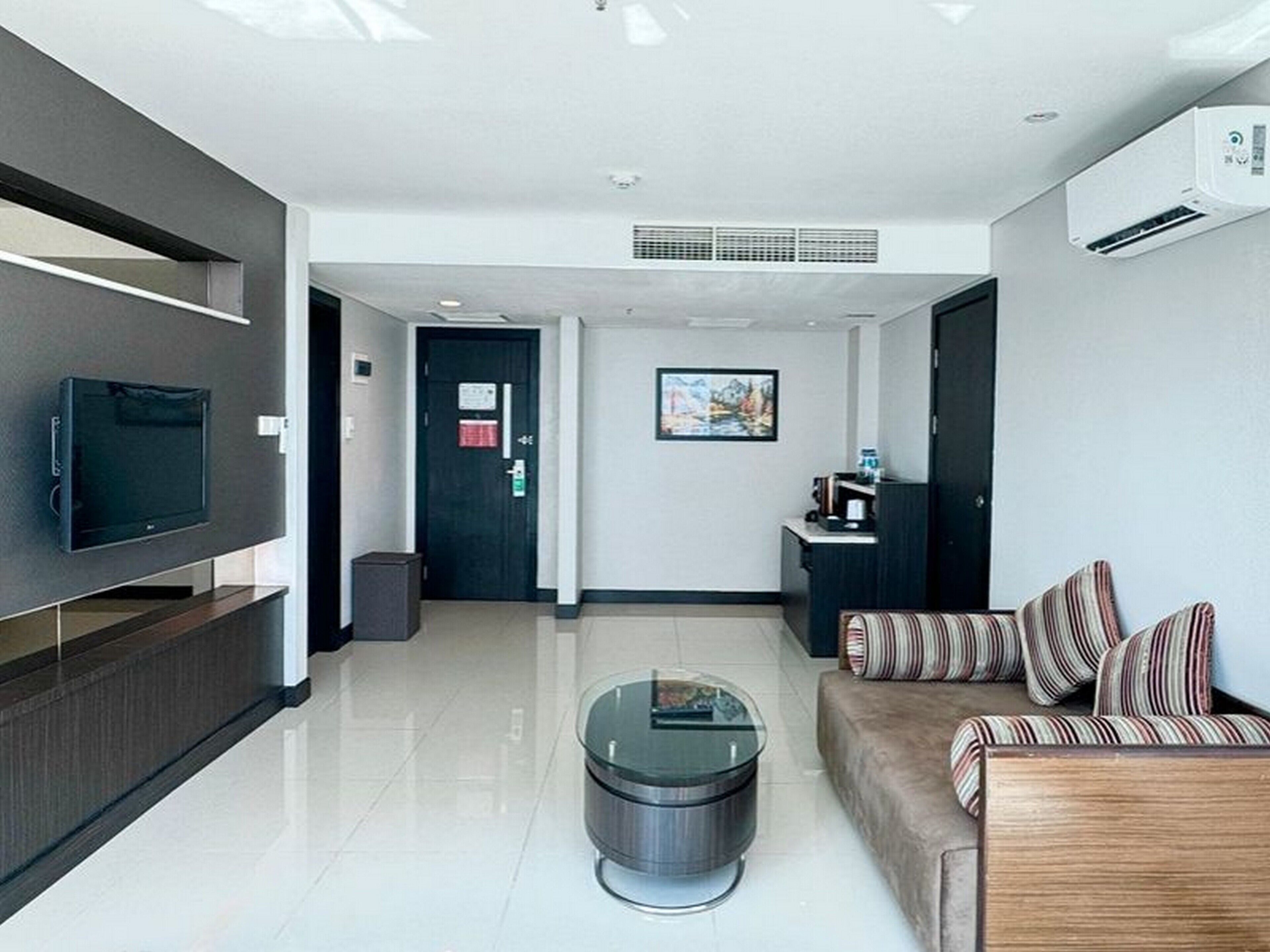 business suite | living area | lcd tv