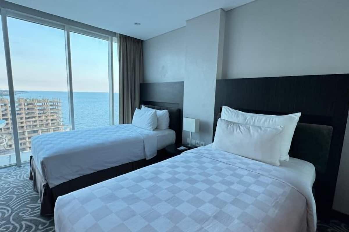 Premium bedding, in-room safe, desk, soundproofing