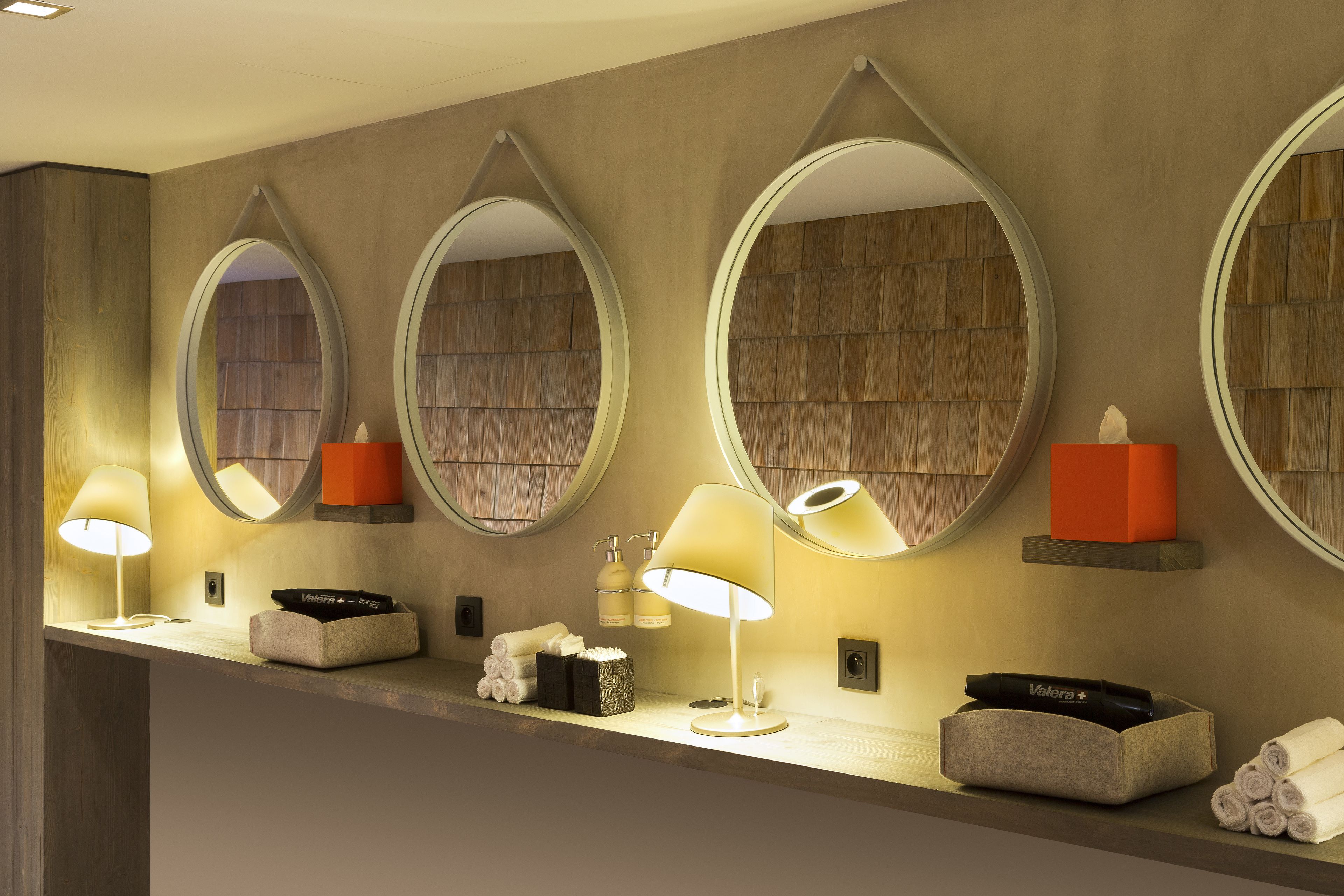 couples treatment room(s), sauna, hot tub, steam room