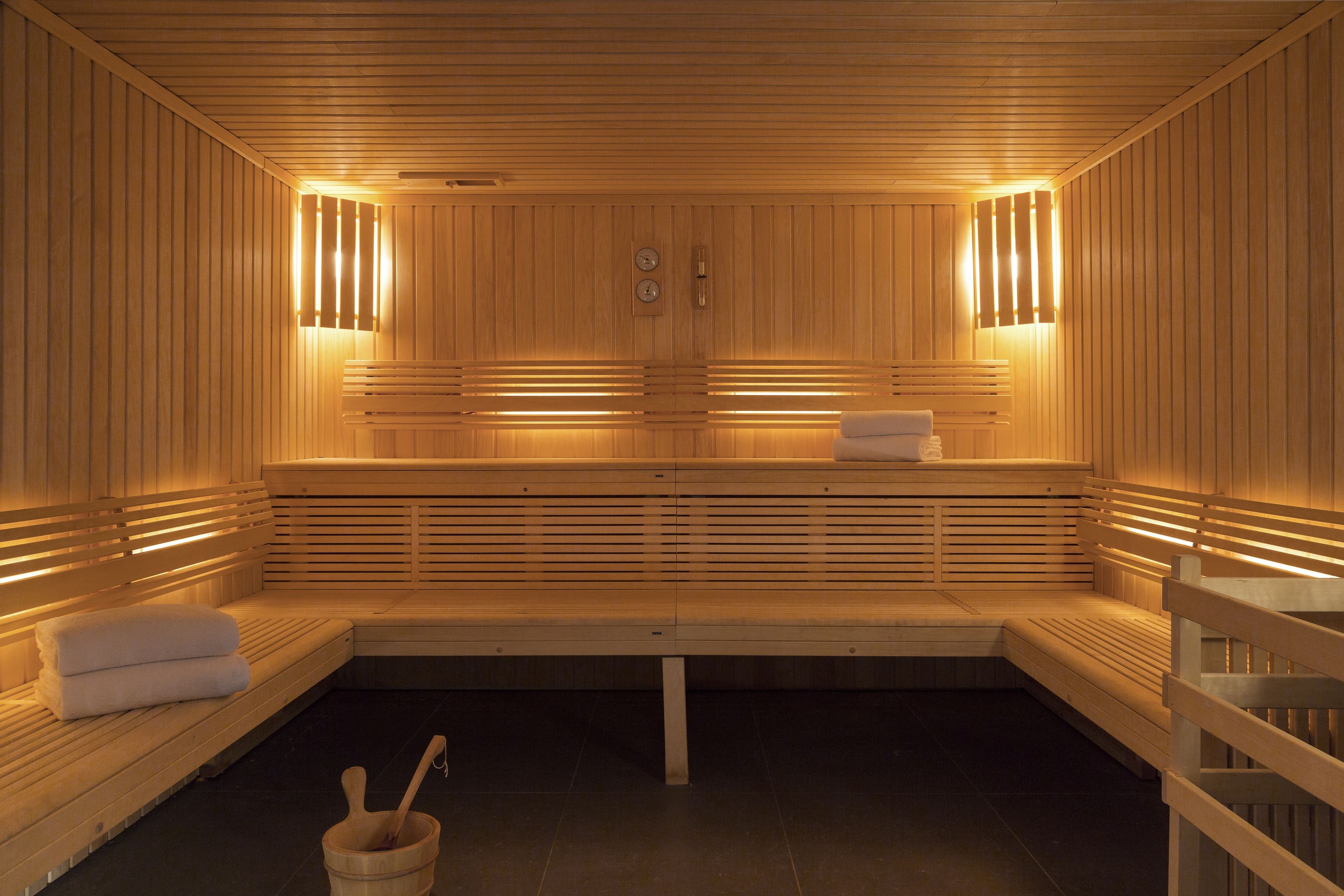 couples treatment room(s), sauna, hot tub, steam room