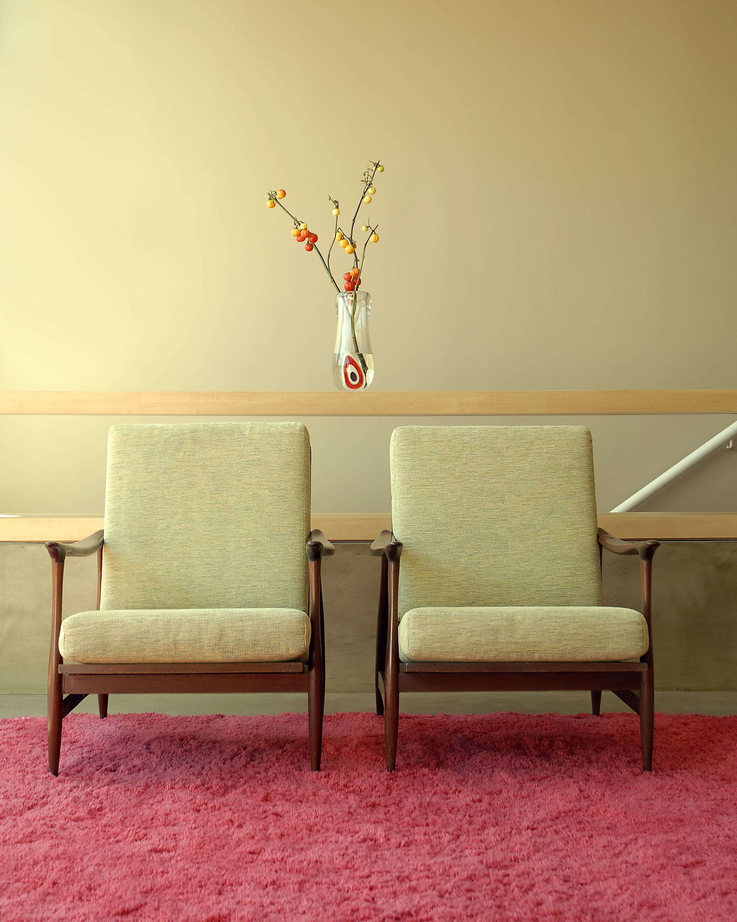 suite, poolside | living area