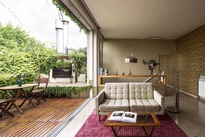 ห้องสวีท, ริมสระว่ายน้ำ | บริเวณนั่งเล่น