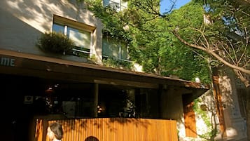 Fachada de la propiedad