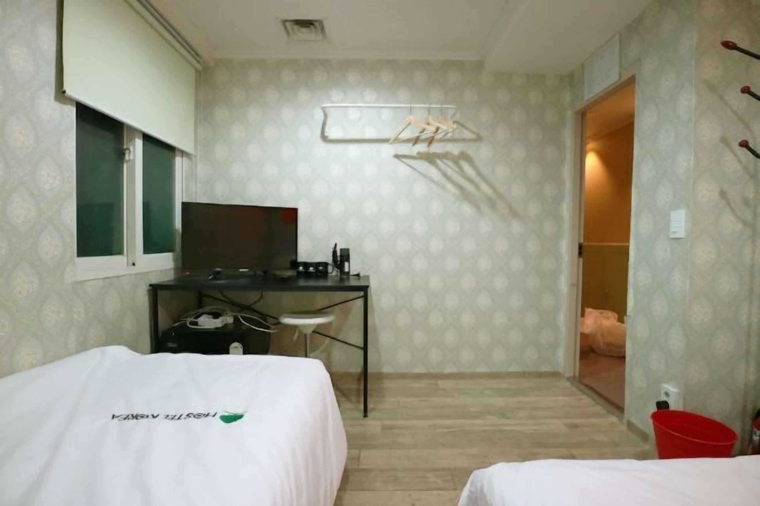 Desk, laptop workspace, iron/ironing board, free WiFi