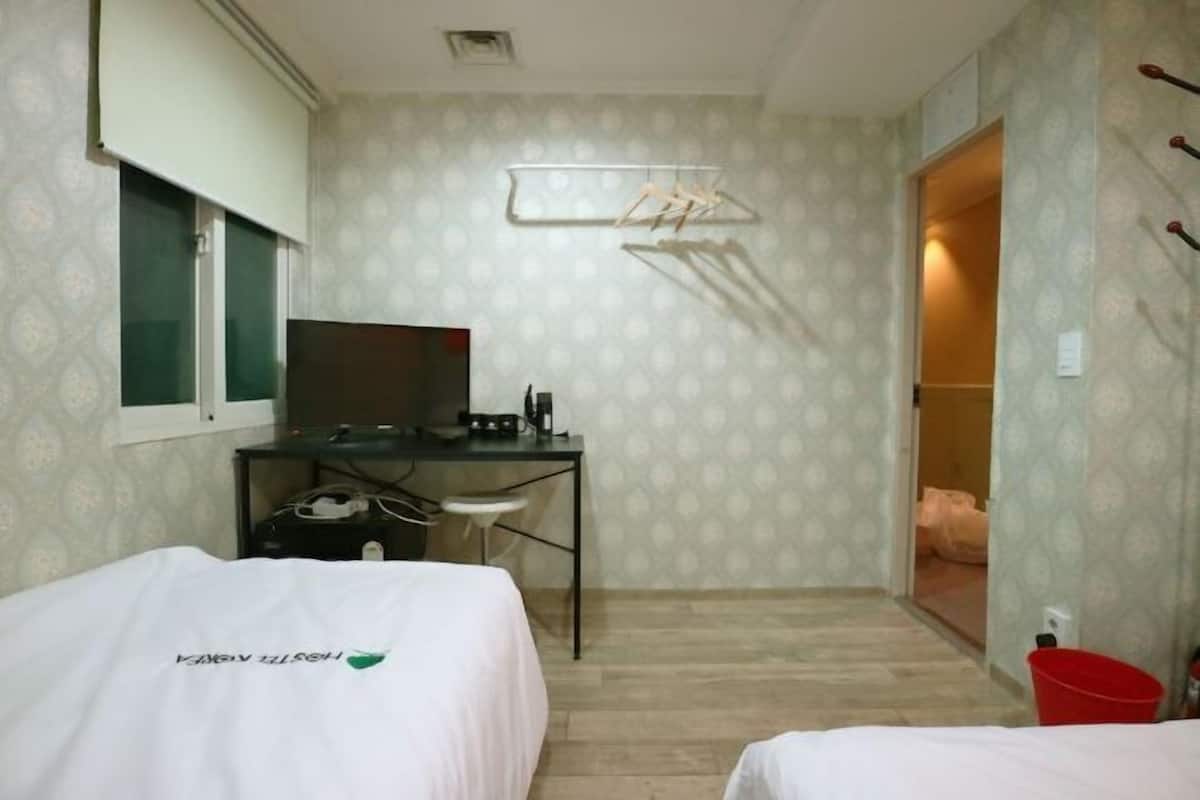 Desk, laptop workspace, iron/ironing board, free WiFi